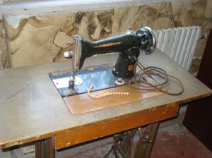 26-armavir-vhs-old-sewing-machine-
